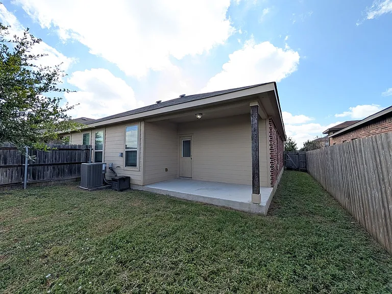 371 Creekside Curv — Photo 23