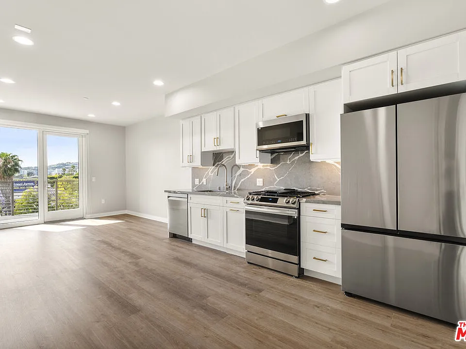 7428 Santa Monica Blvd #204