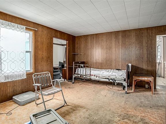 5th image of 9301 Everett Ave
