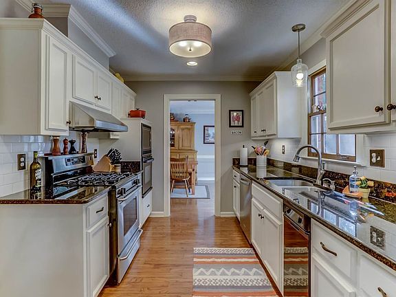 4th image of 2949 Old Elm Ln