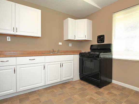 4th image of 9808 Cambria Dr