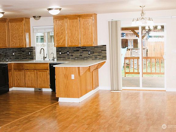 4th image of 17230 8th Avenue Ct E