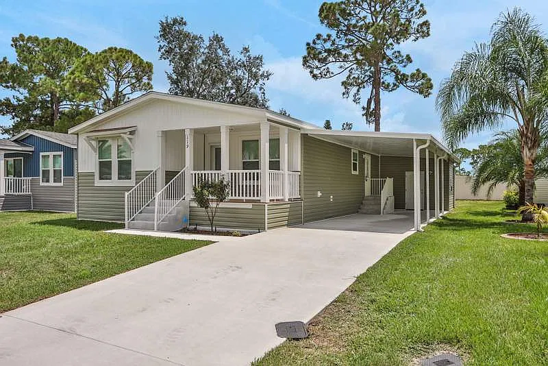 2 bed, 2.0 bath, 1394 sqft, $1,450 — Photo 2