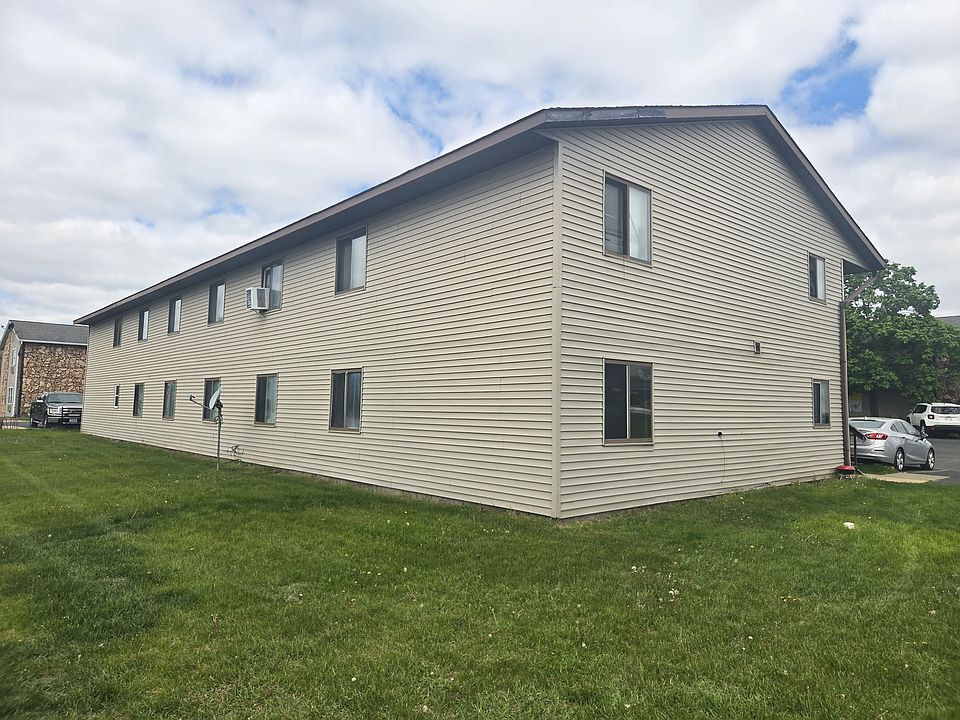 2nd image of 904 Hill St #114