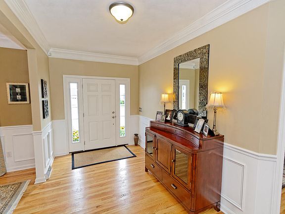 2nd image of 35 Avendale Dr