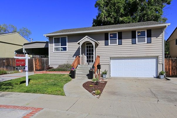 1st image of 1625 Hallbrook Dr