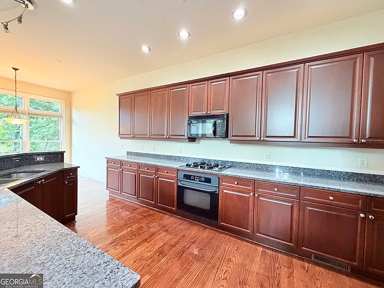 1221 Creekside Pl SE — Photo 7