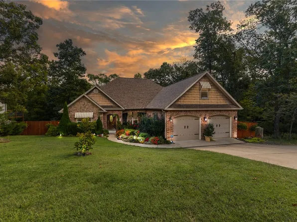 24 Granshire Dr, Bella Vista, AR 72714