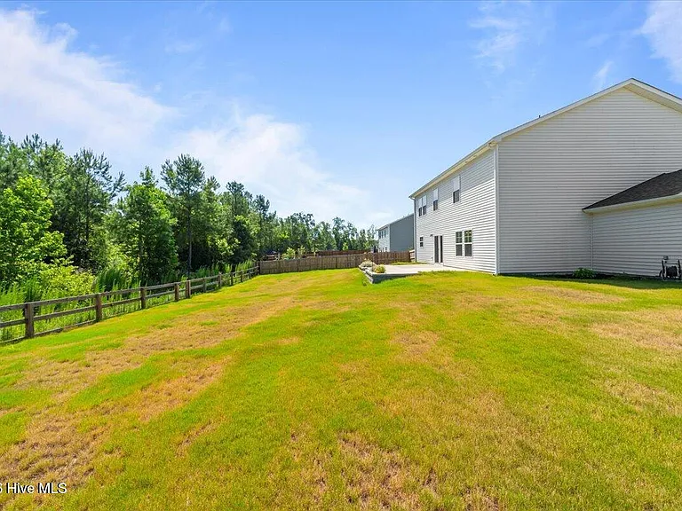 423 Bassett Ln — Photo 35