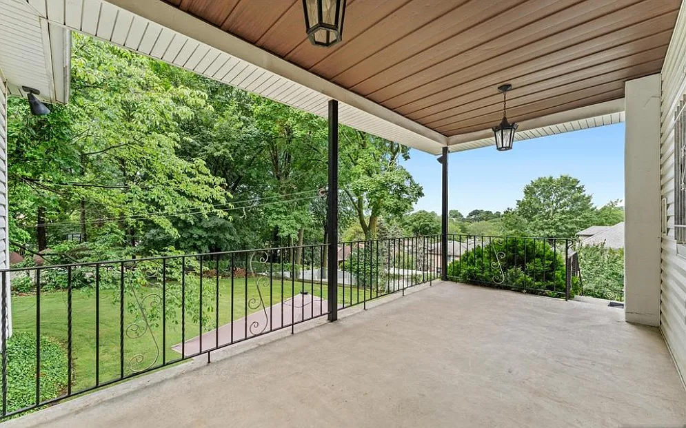 3 bed, $3,200 — Photo 2