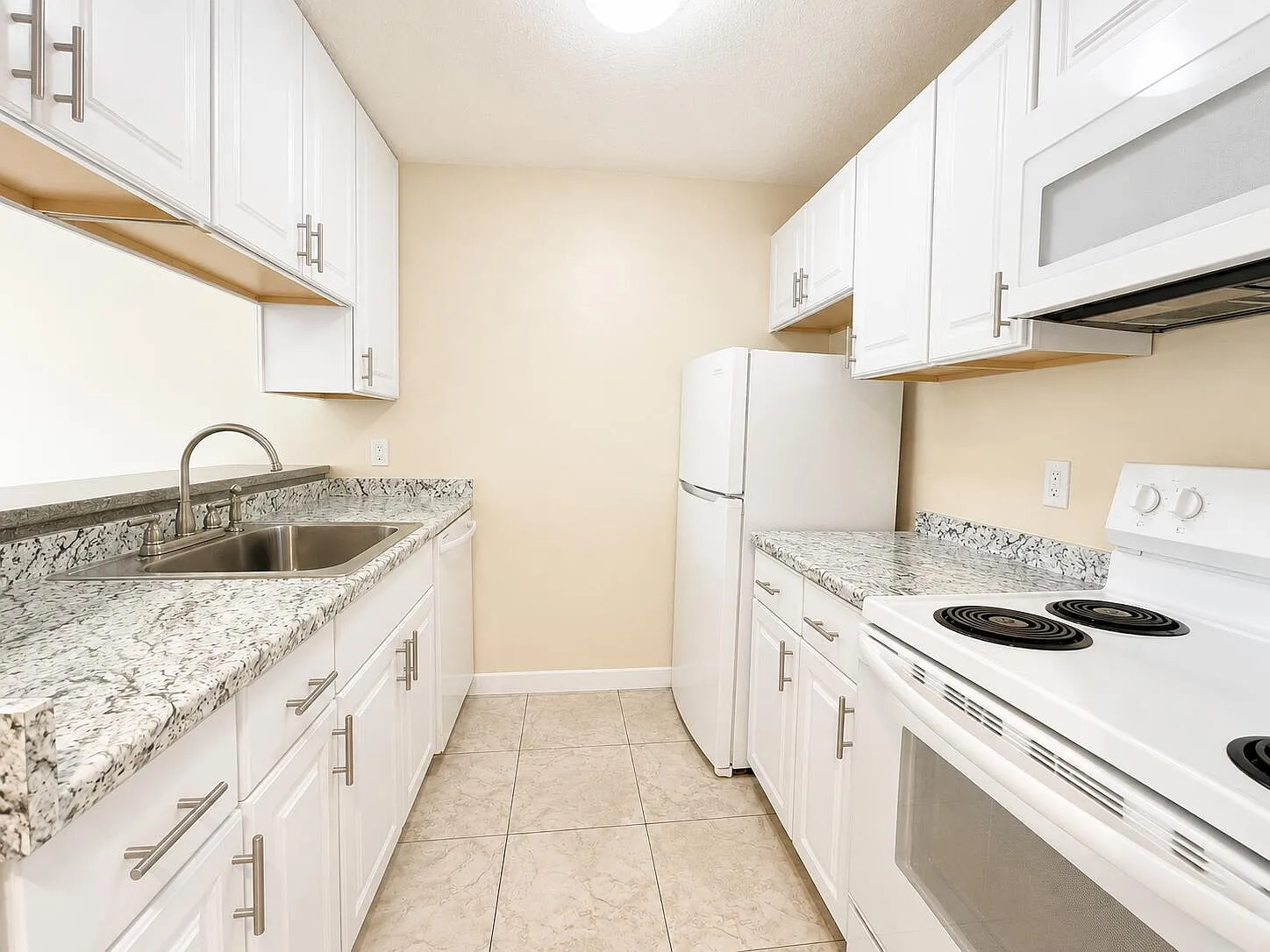 2 bed, 2.0 bath, 696 sqft, $3,400 — Photo 4