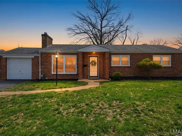 7742 Burr Oak Ln, Saint Louis, MO 63130