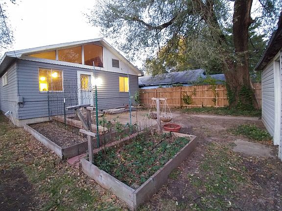Low-maint. yard & garden