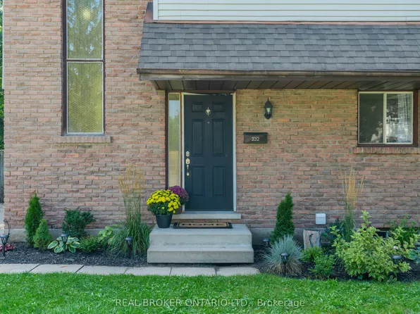 232 Cedarwoods Cres, Kitchener, ON N2C 2J8