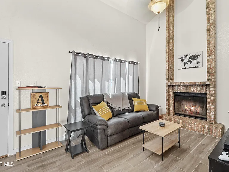 10925 Ernie Banks Dr — Photo 4