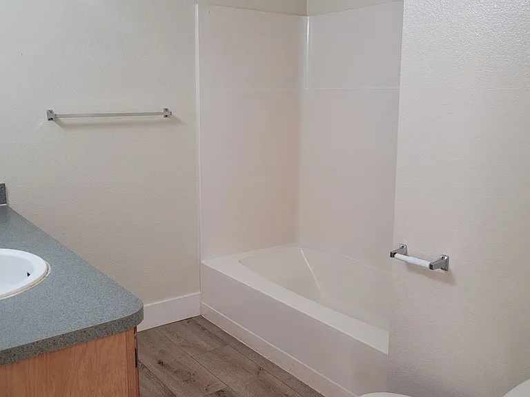 Cedarwood Apartments — Photo 6