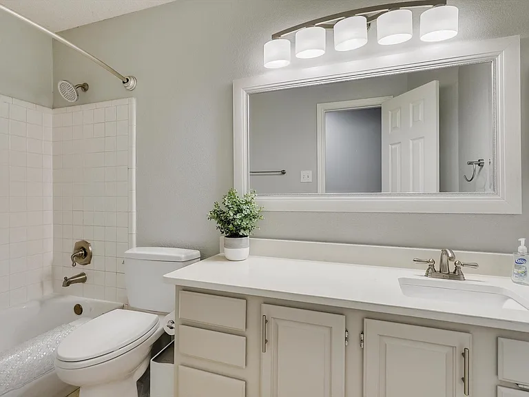 1717 Parkwood Dr — Photo 29