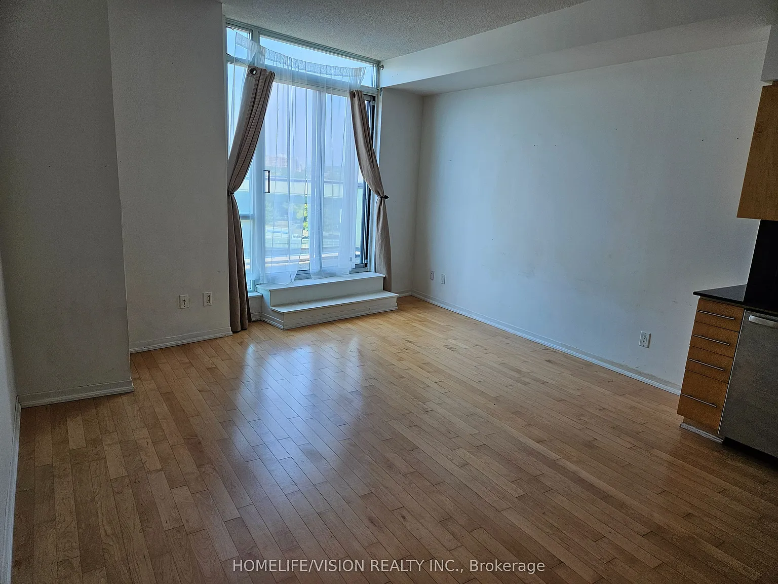 Studio, $1,900 — Photo 2