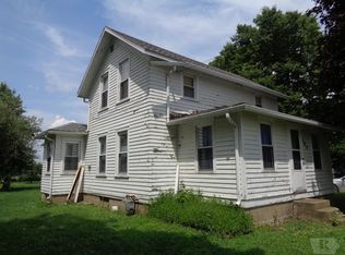 102 W North St, Stronghurst, IL 61480