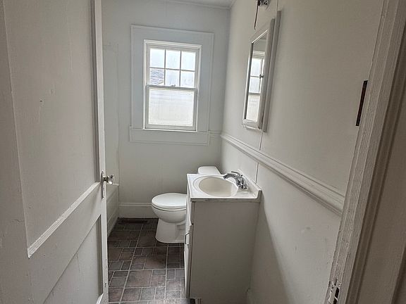 5th image of 203 Plymouth St