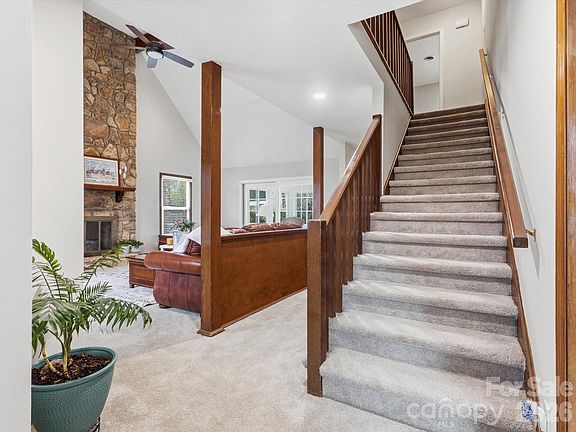 5th image of 107 Friendfield Dr