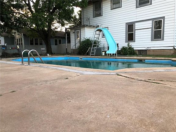 3rd image of 124 E 2nd St