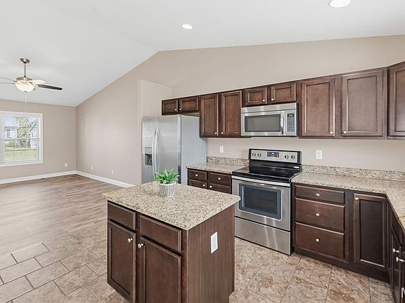 2nd image of 471 Honeysuckle Creek Dr