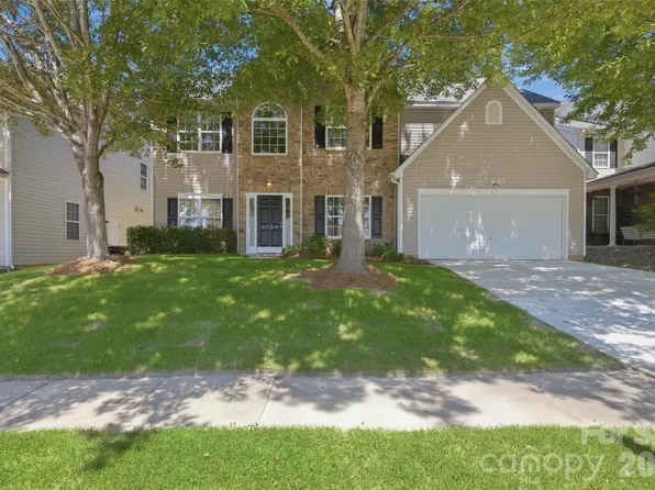 2700 Piersland Dr, Matthews, NC 28104