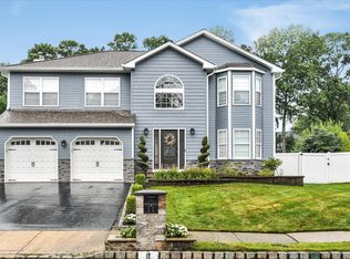 11 Sun Hollow Rd, Howell, NJ 07731