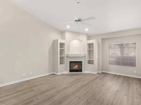 5240 Island Chain Rd, Spring Valley, NV 89118