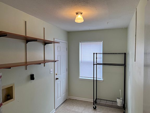 3rd image of 418 Fir Ave