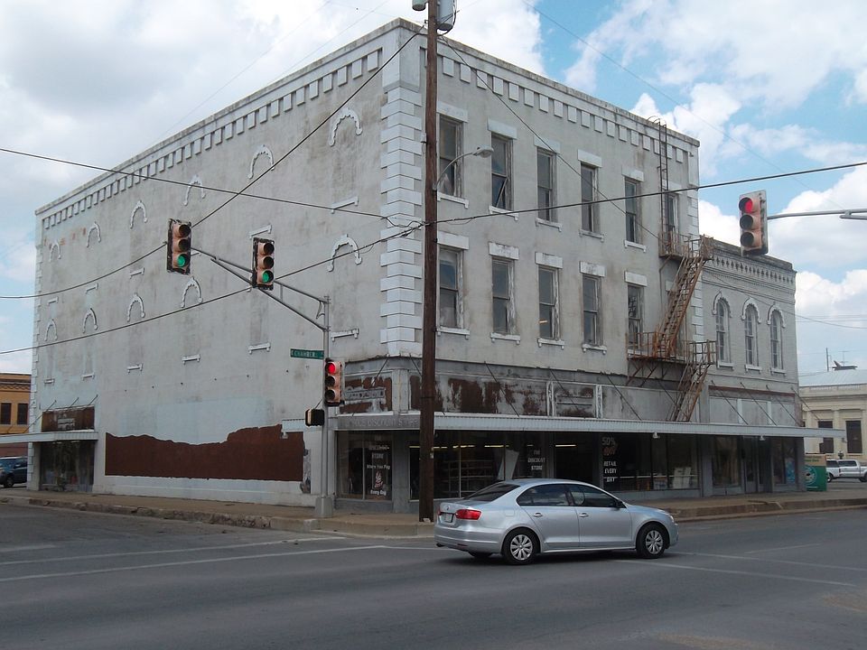 2nd image of 201 E Chambers St