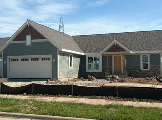 1810 Windrush Dr, Grafton, WI 53024