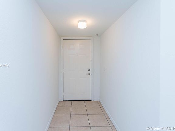 3rd image of 13780 NE 3rd Ct APT 204