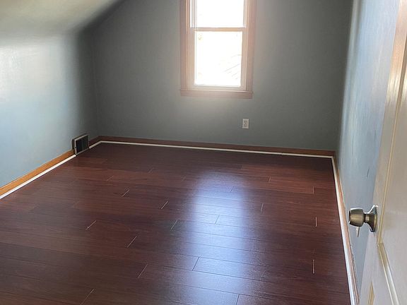 4th image of 162 Stewart Ave #2