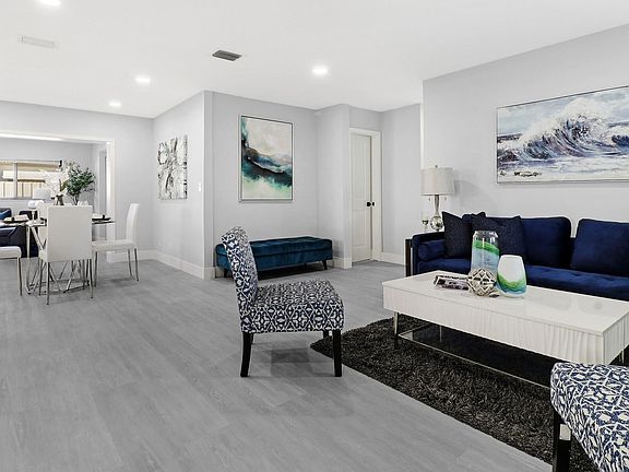 4th image of 869 NE 4th Court