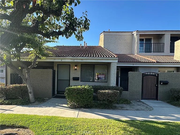 6 Lincoln Ct — Photo 1