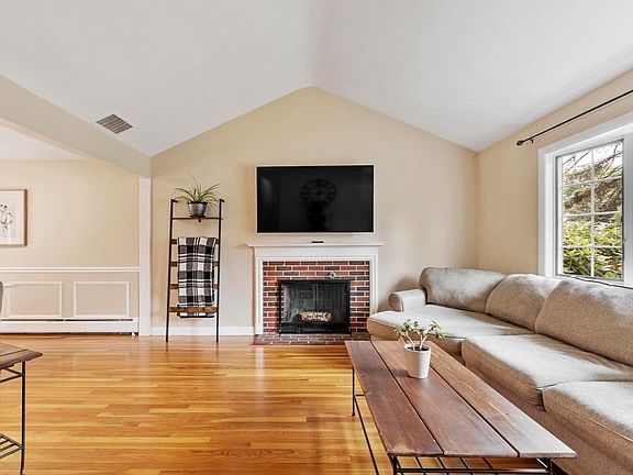 2nd image of 283 Florence Ave