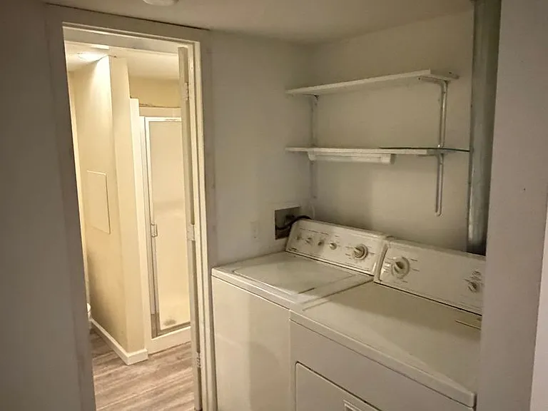 704 Robinwood Ln — Photo 11