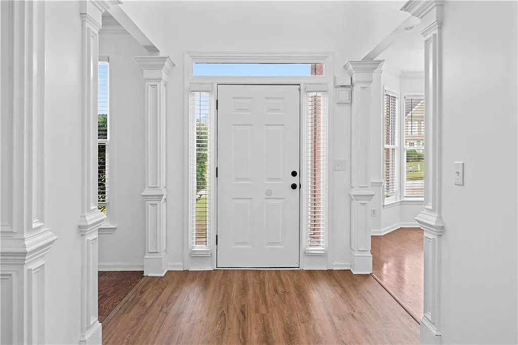 4 bed, 2.5 bath, 2912 sqft, $2,890 — Photo 2
