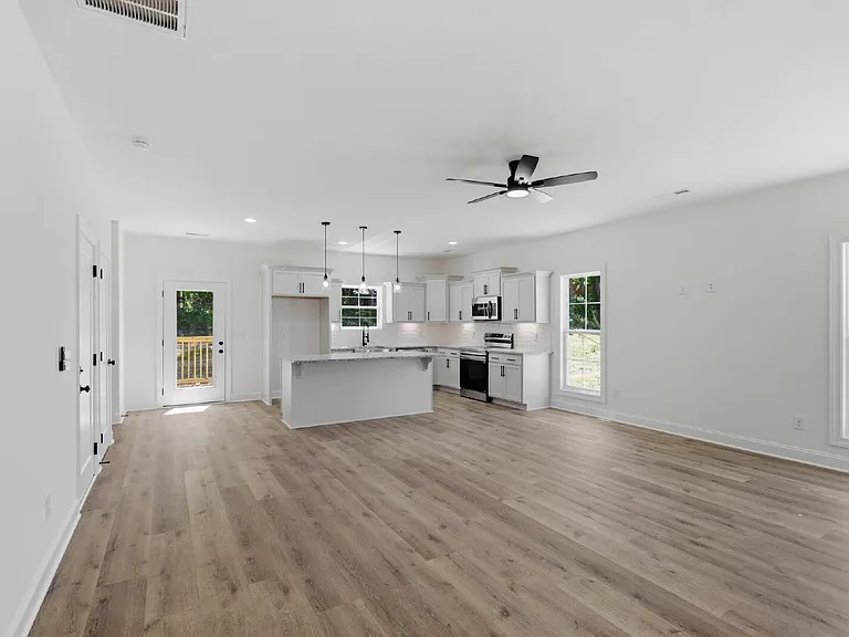 408 Legions Ct — Photo 5