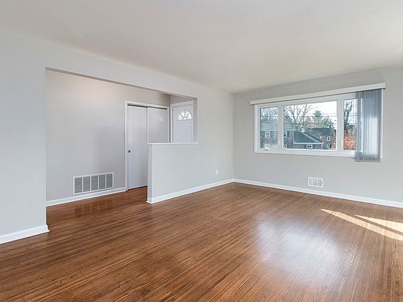 4th image of 401 Parkview Dr