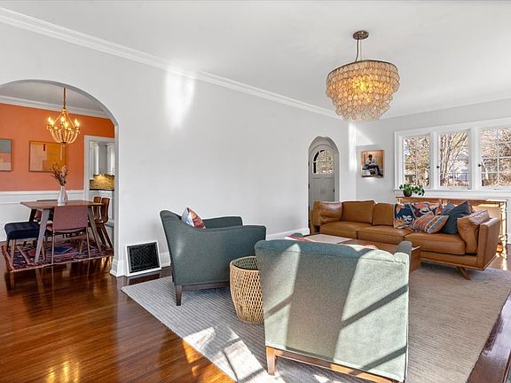 5th image of 2121 Illini Rd