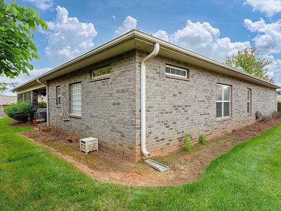 4th image of 427 Jewelwood Dr