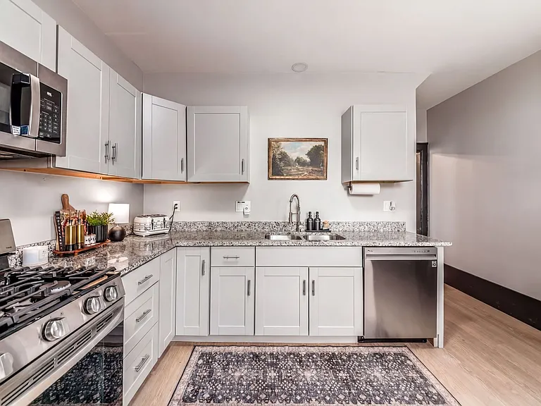 302 E Markison Ave #302 — Photo 14