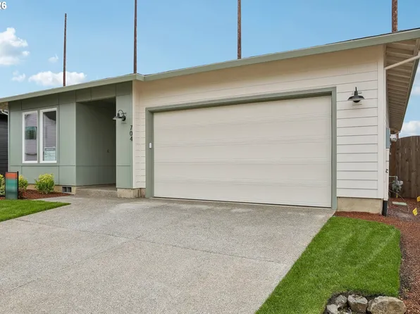 704 Magnolia Ave #43, Woodburn, OR 97071