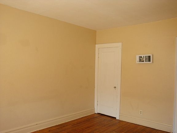 3rd image of 4931 Winona Ave #17911005