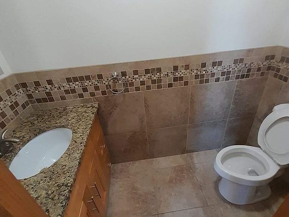 4th image of 1022 Main St APT C