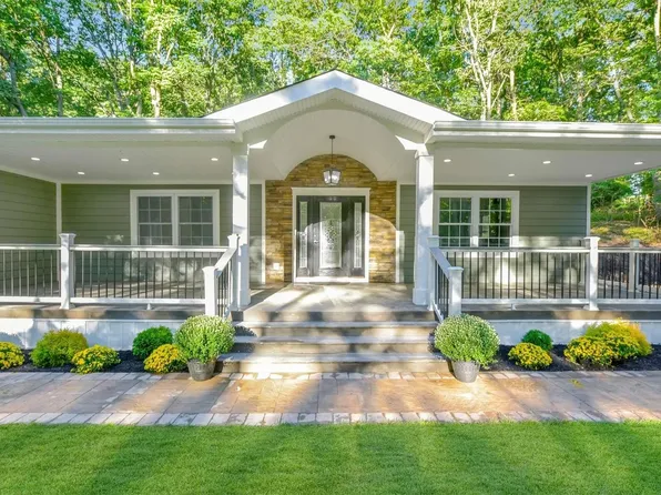 5 Cricket Hollow Road, Setauket, NY 11733