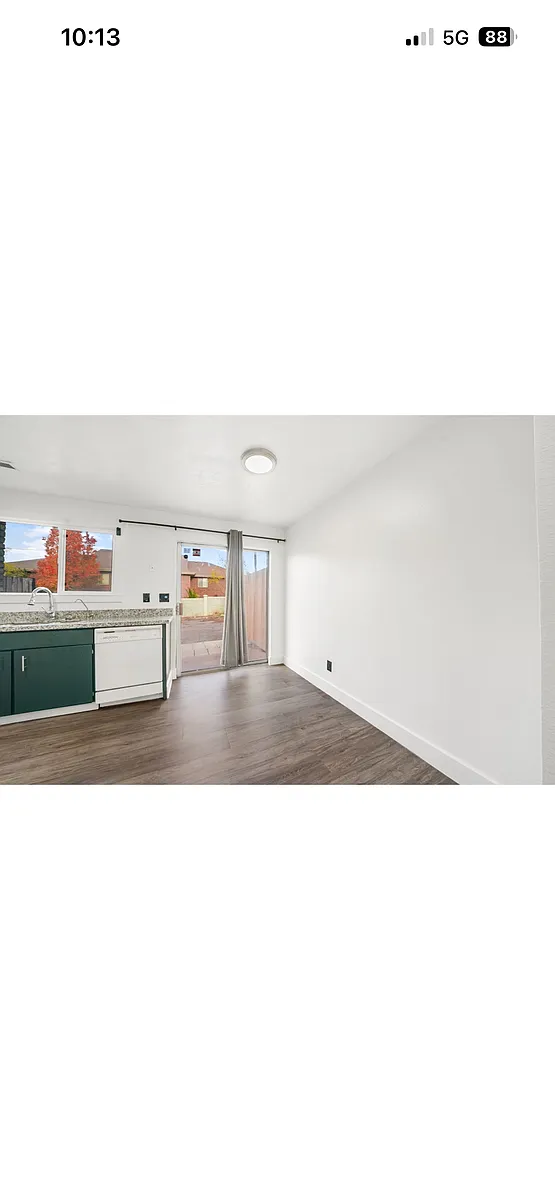 Building Photo - 435 E 790 S